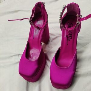 So me pink platform heels